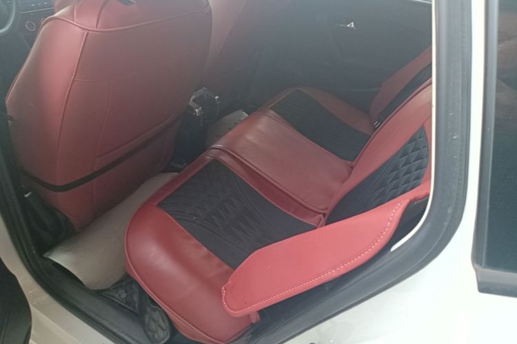Volkswagen Polo 2018 car image #17