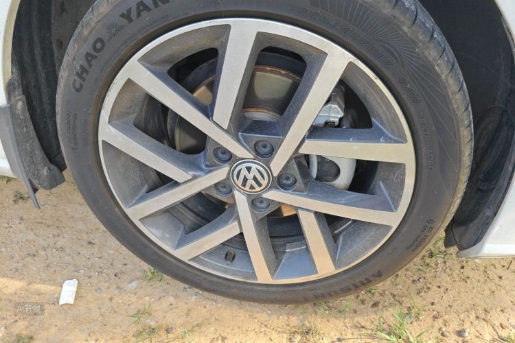 Volkswagen Golf 2020 car image #9