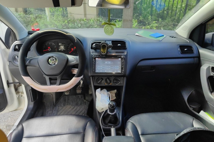 Volkswagen Polo 2015 #11 Volkswagen Polo 2015 car image #11