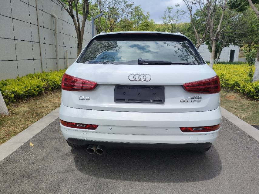 Audi Q3 2019 car image #9