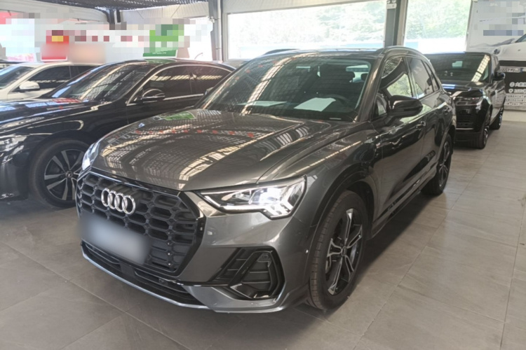 Audi Q3 2021 car image #2