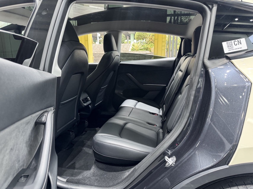 Tesla Model Y 2024 car image #8