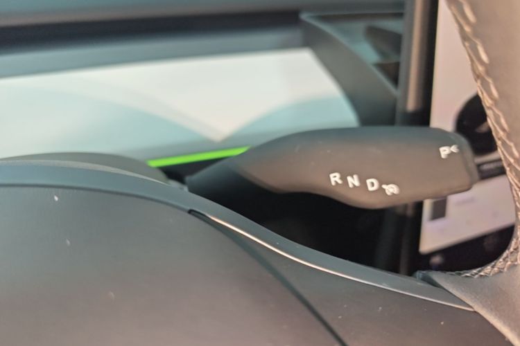 Tesla Model Y 2024 #14 Tesla Model Y 2024 car image #14