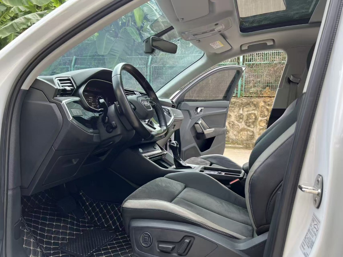 Audi Q3 2020 car image #7