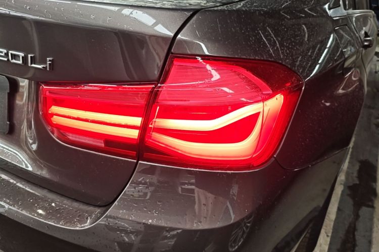 BMW 3 Series 2018 #8 BMW 3 Series 2018 car image #8