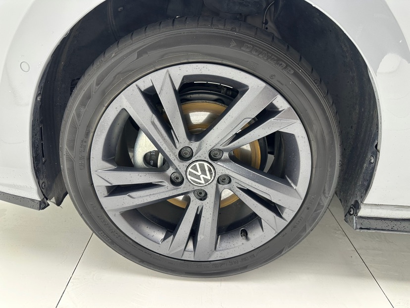 Volkswagen Golf 2023 car image #8