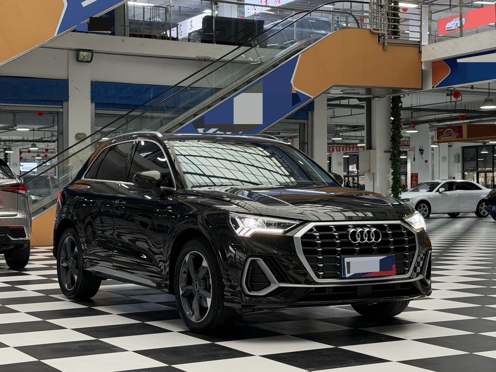 Audi Q3 2022 car image #3