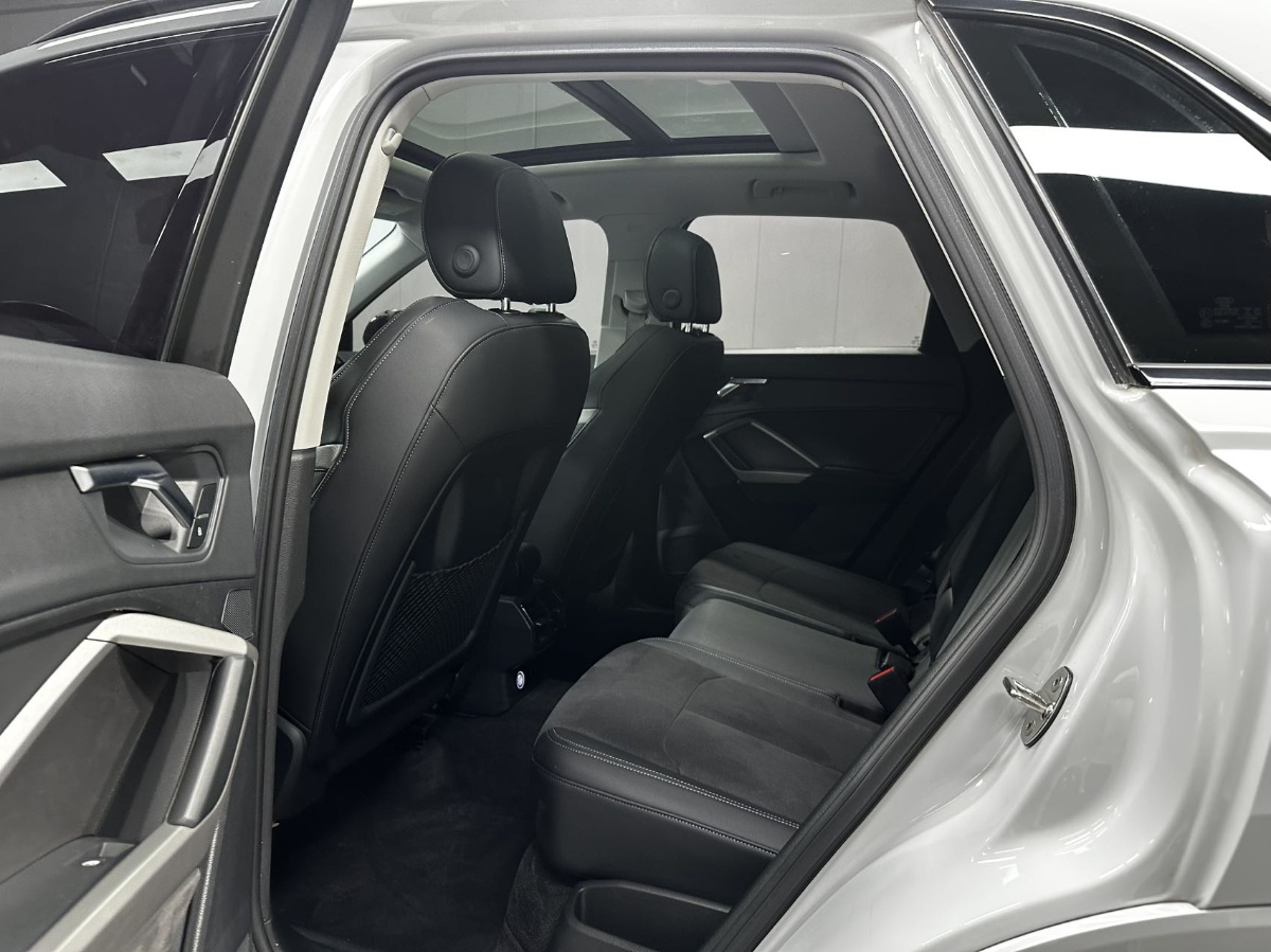 Audi Q3 2022 car image #6