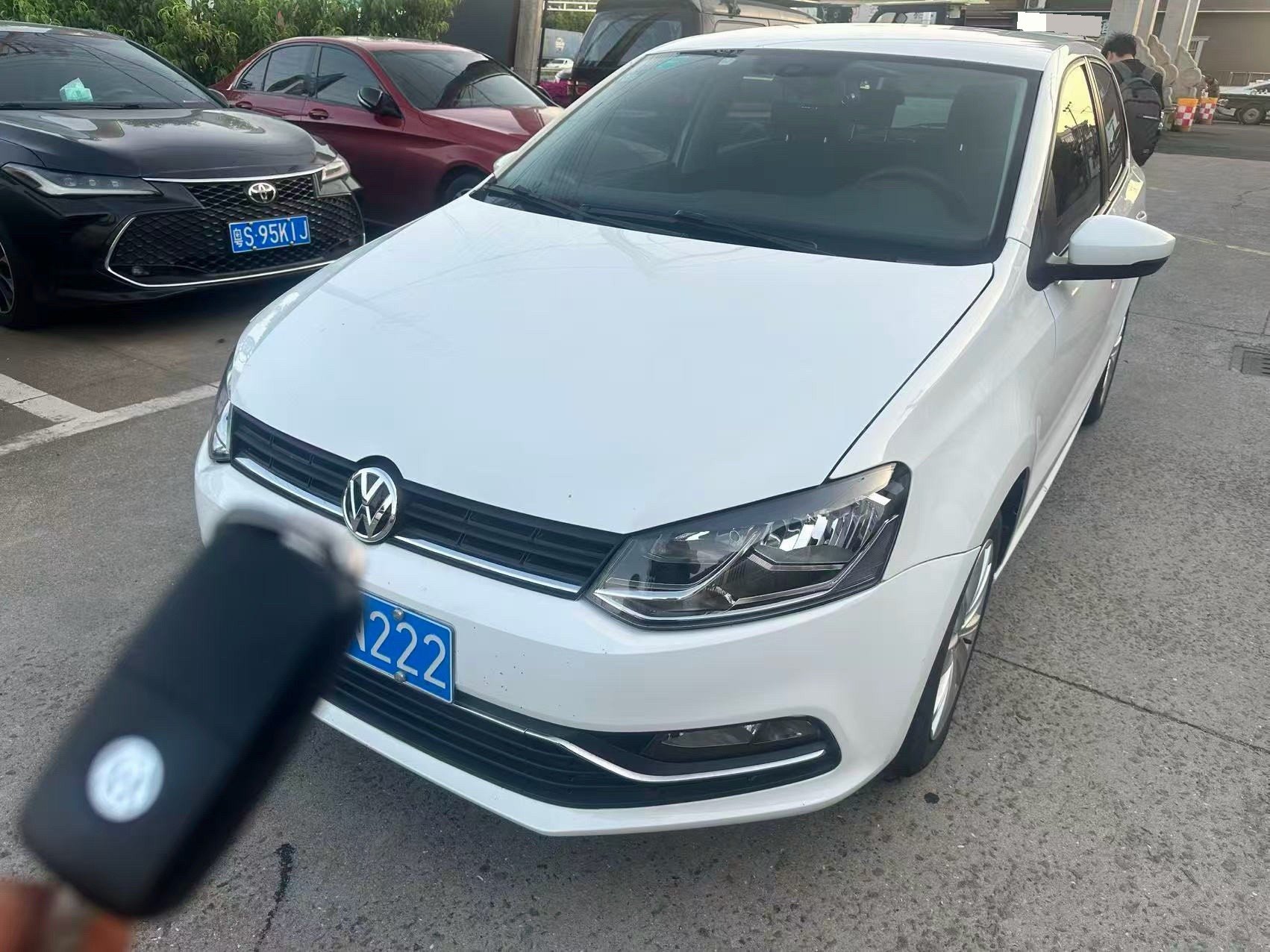 Volkswagen Polo 2015 Volkswagen Polo 2015 car image