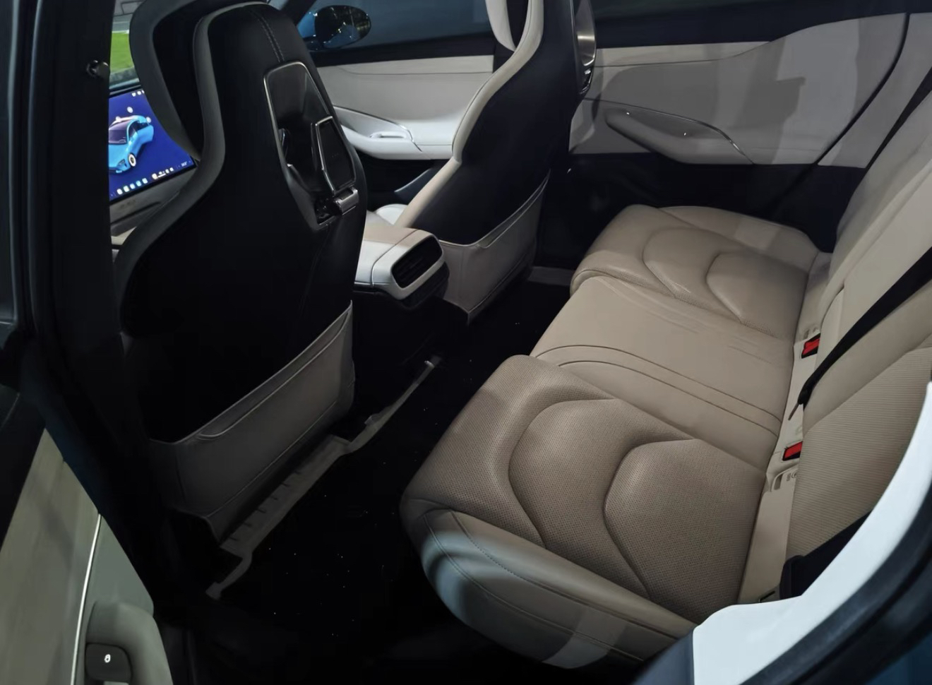 MI SU7 2025 car image #9