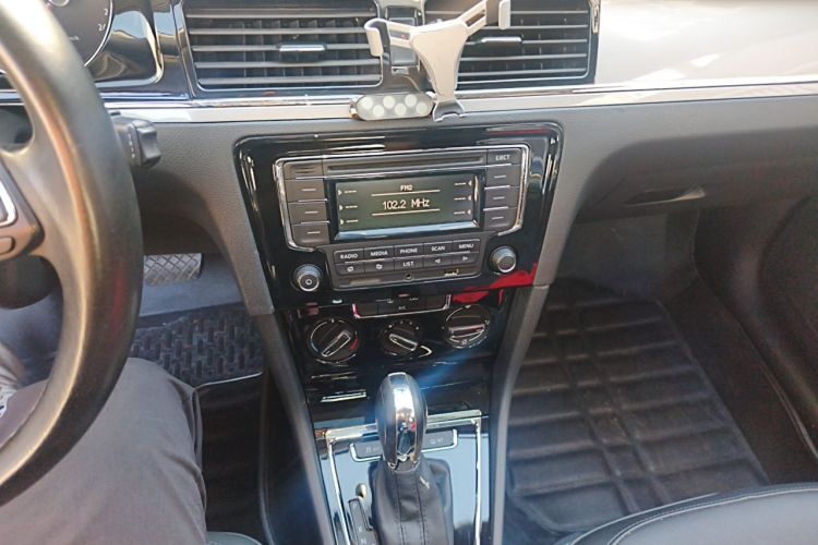 Volkswagen Bora 2015 #13 Volkswagen Bora 2015 image de voiture #13
