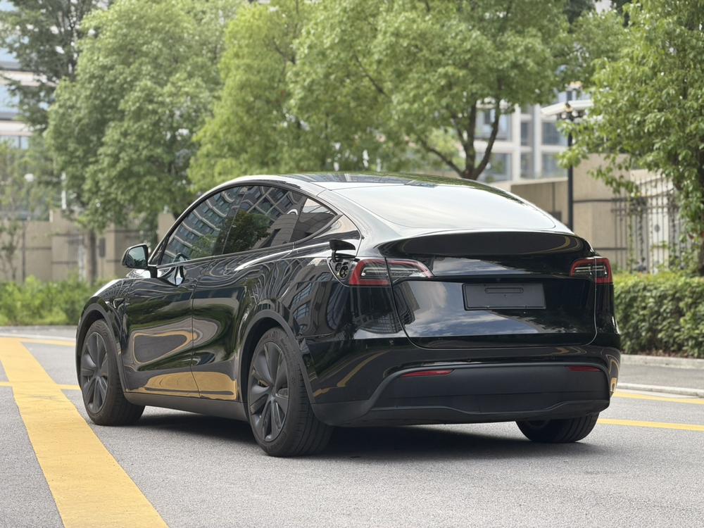 Tesla Model Y 2023 #5 Tesla Model Y 2023 car image #5