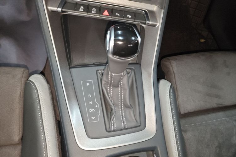 Audi Q3 2023 car image #18