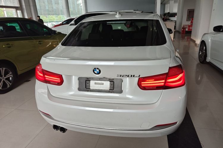 BMW 3 Series 2018 car image #6