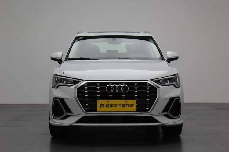 Audi Q3 2019 car image #2