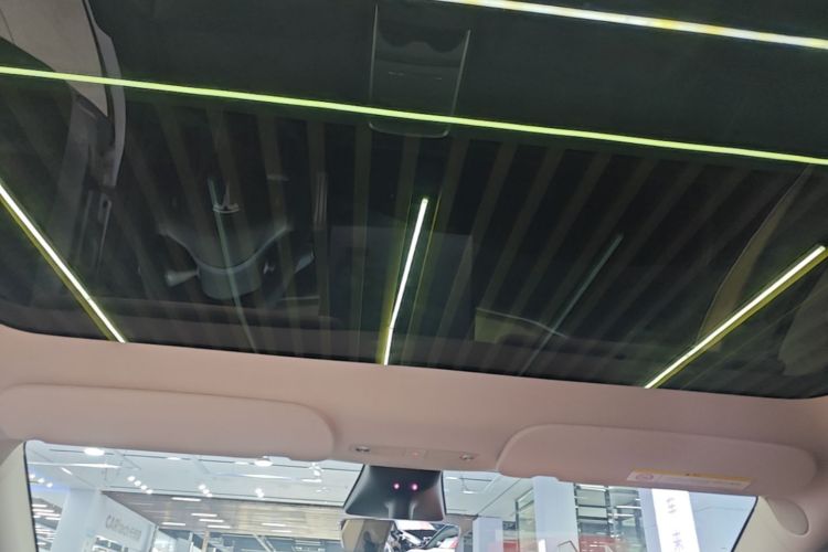 Tesla Model Y 2023 car image #20