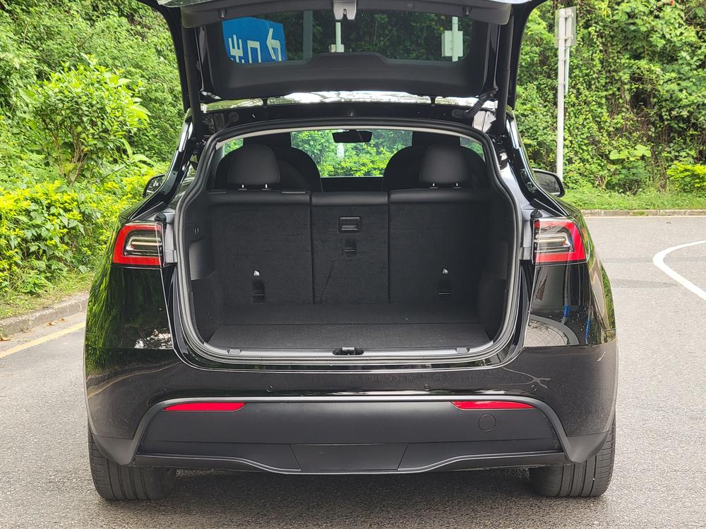 Tesla Model Y 2023 #16 Tesla Model Y 2023 car image #16