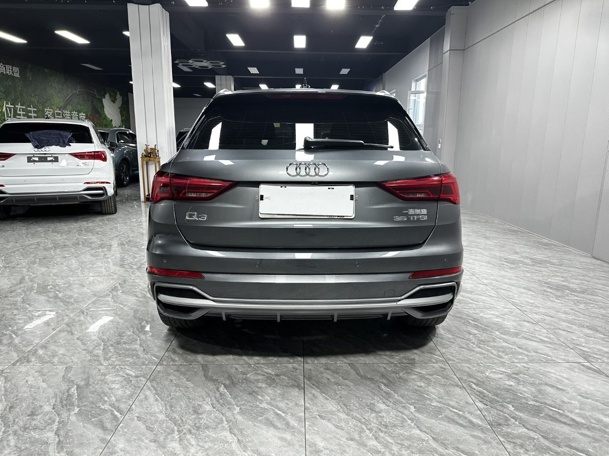 Audi Q3 2023 car image #8