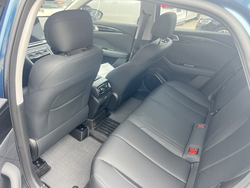 GEELY Emgrand 2026 car image #4