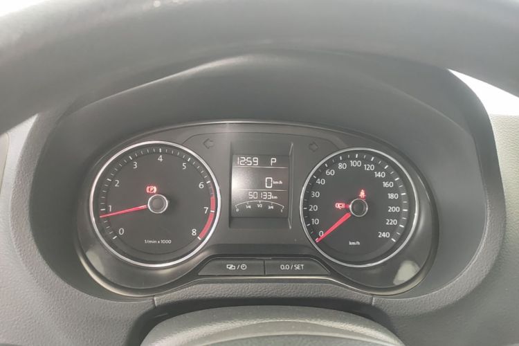 Volkswagen Polo 2016 car image #16