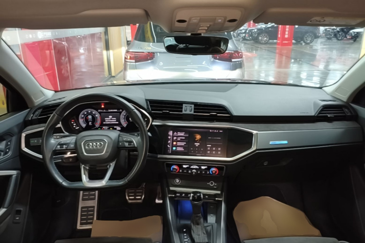 Audi Q3 2021 car image #10