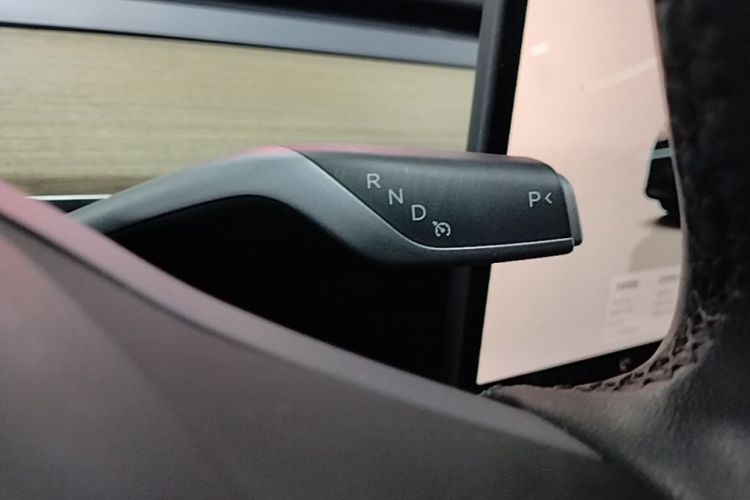 Tesla Model Y 2023 #14 Tesla Model Y 2023 car image #14