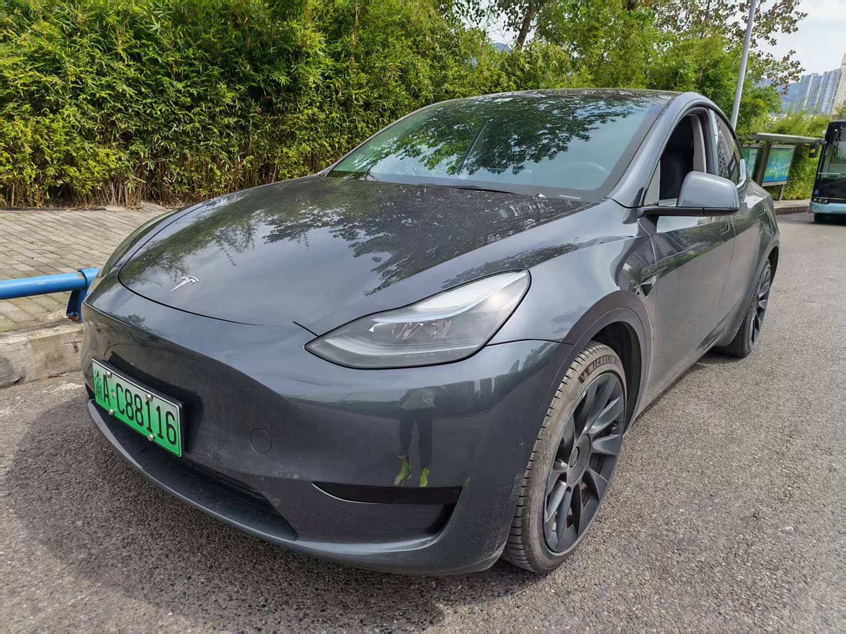 Tesla Model Y 2023 car image 