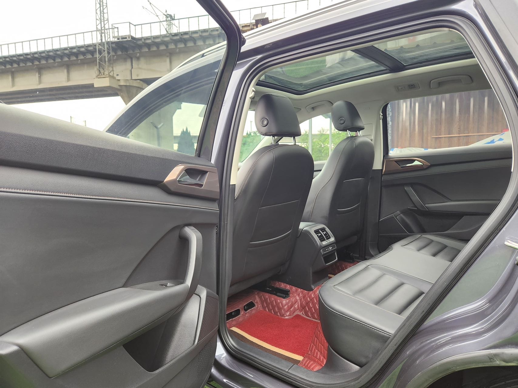 Volkswagen Tharu 2022 car image #9