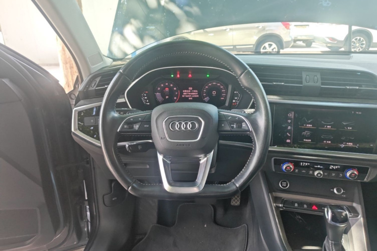 Audi Q3 2021 car image #15