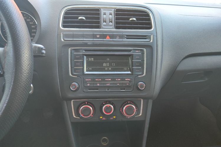 Volkswagen Polo 2015 #13 Volkswagen Polo 2015 car image #13