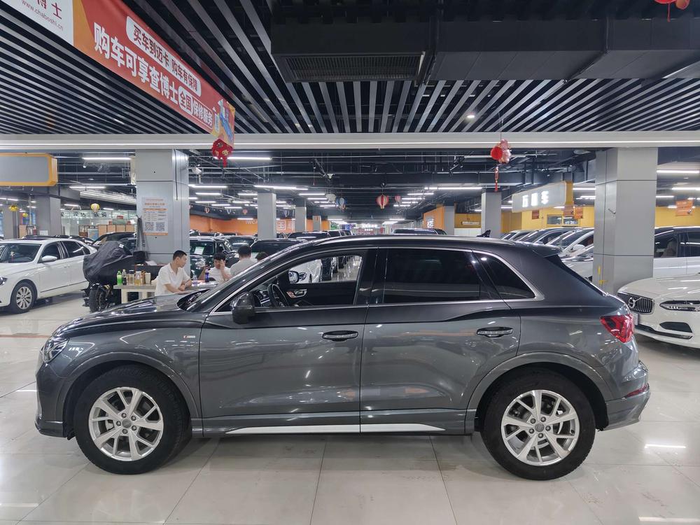 Audi Q3 2019 car image #3