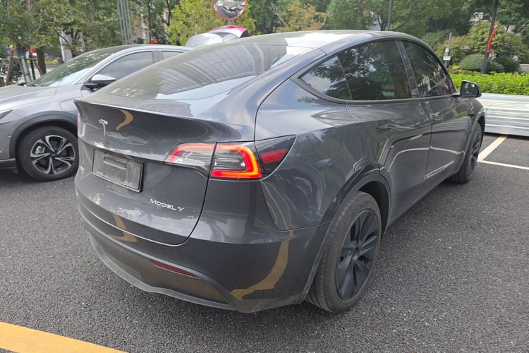 Tesla Model Y 2024 #7 Tesla Model Y 2024 car image #7