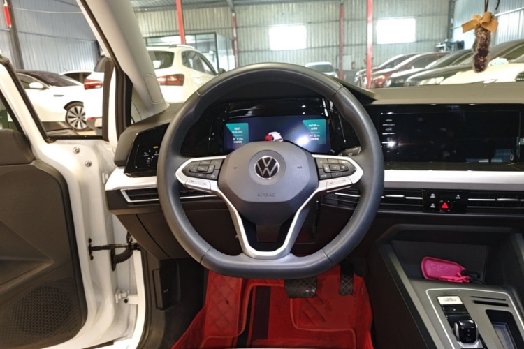 Volkswagen Golf 2022 car image #11