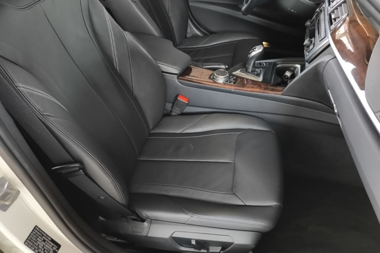 BMW 3 Series 2015 car image #24