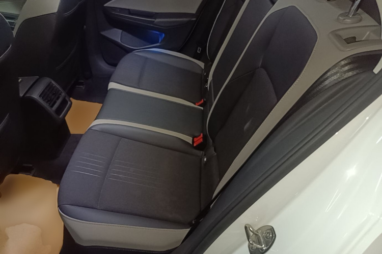 Volkswagen Golf 2022 car image #17