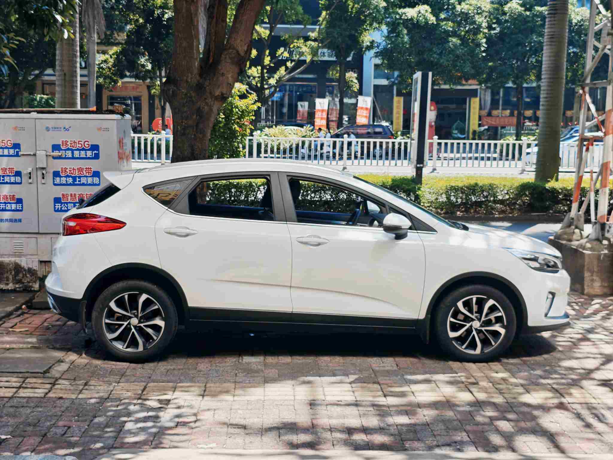 GEELY Emgrand GS 2019 immagine di auto #7