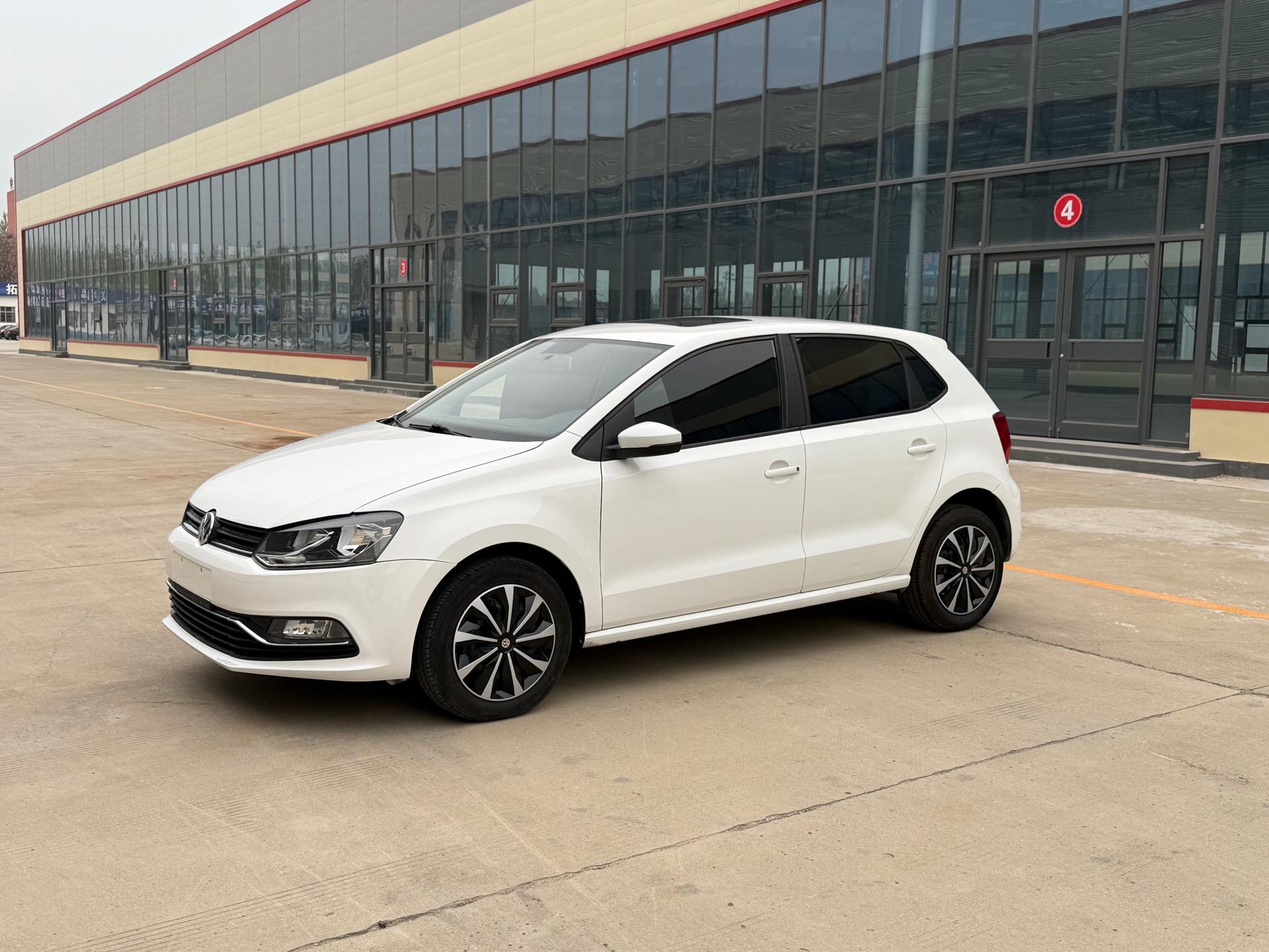 Volkswagen Polo 2017 car image 