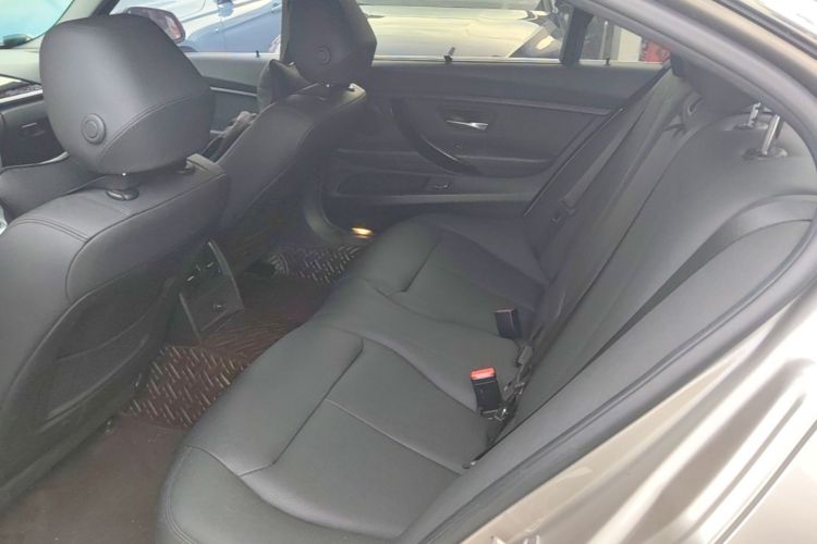 BMW 3 Series 2017 #17 BMW 3 Series 2017 car image #17