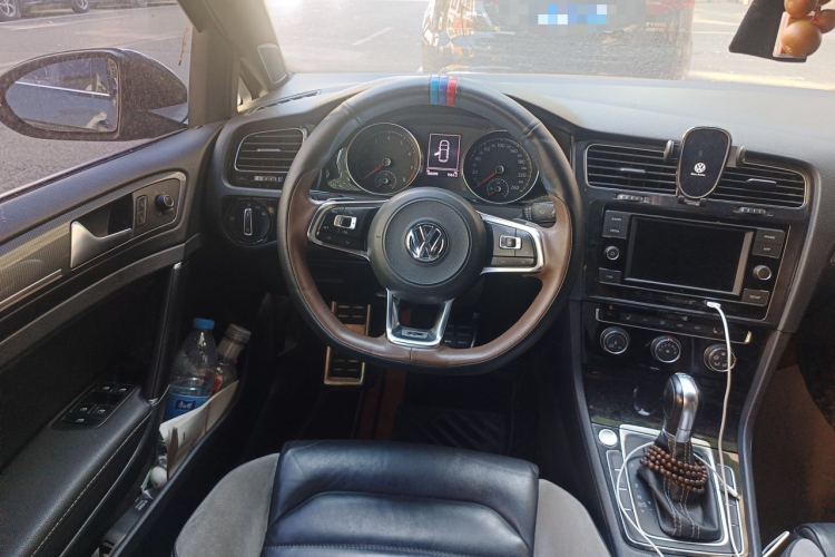 Volkswagen Golf 2018 car image #11