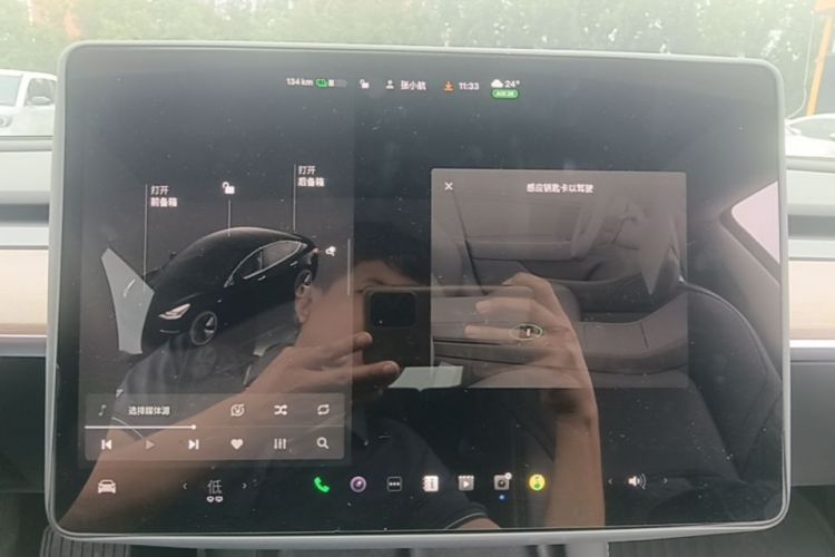 Tesla Model 3 2023 car image #13