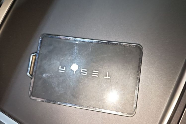 Tesla Model Y 2022 #9 Tesla Model Y 2022 car image #9