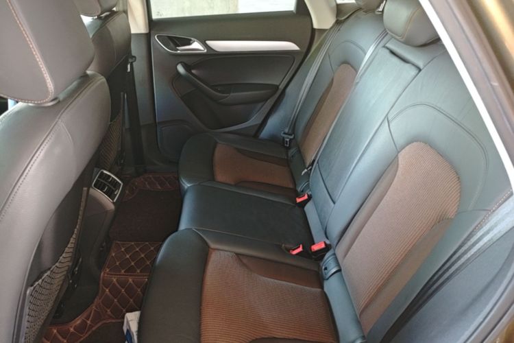 Audi Q3 2017 car image #13