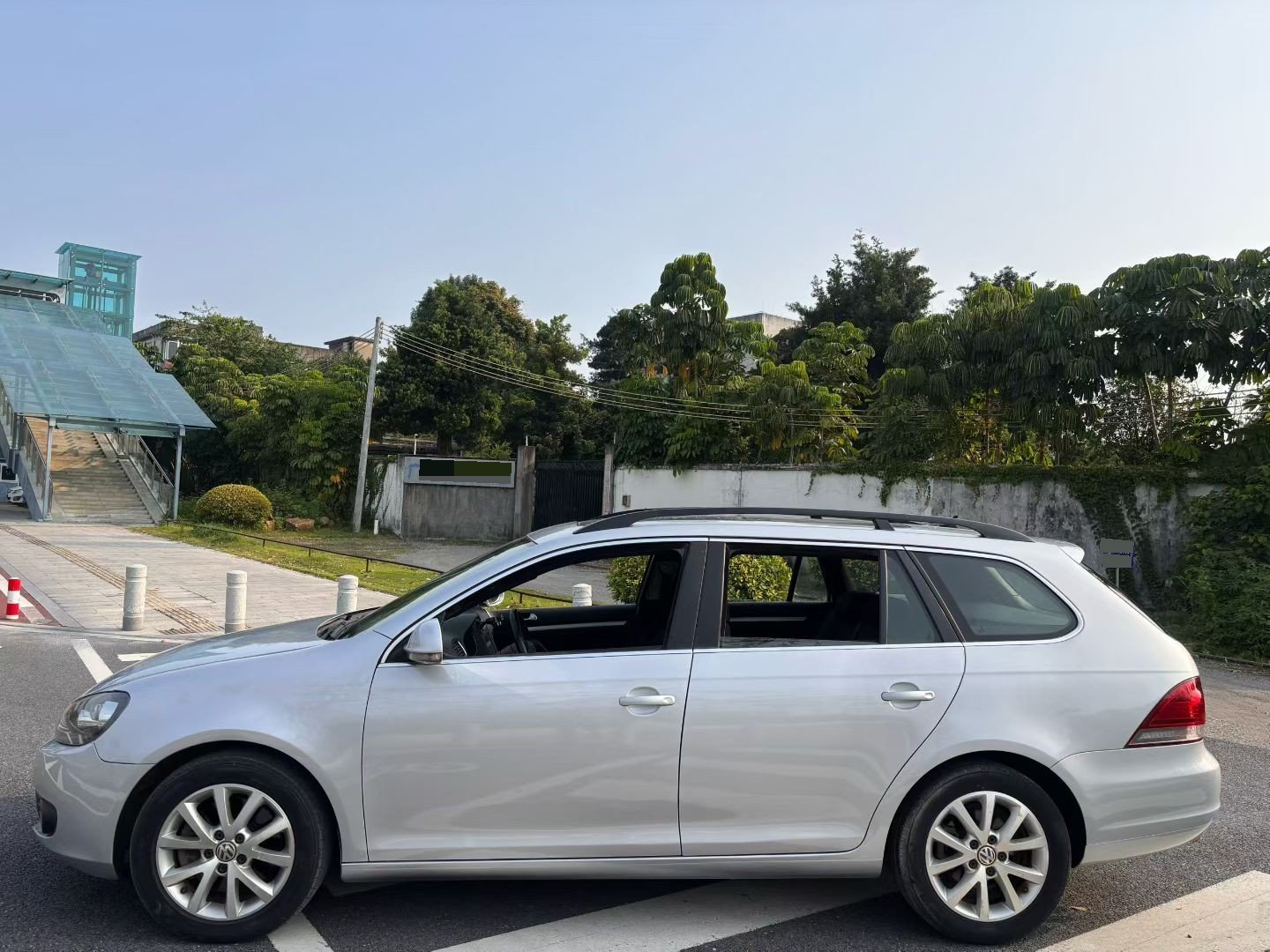 2014 car image #3