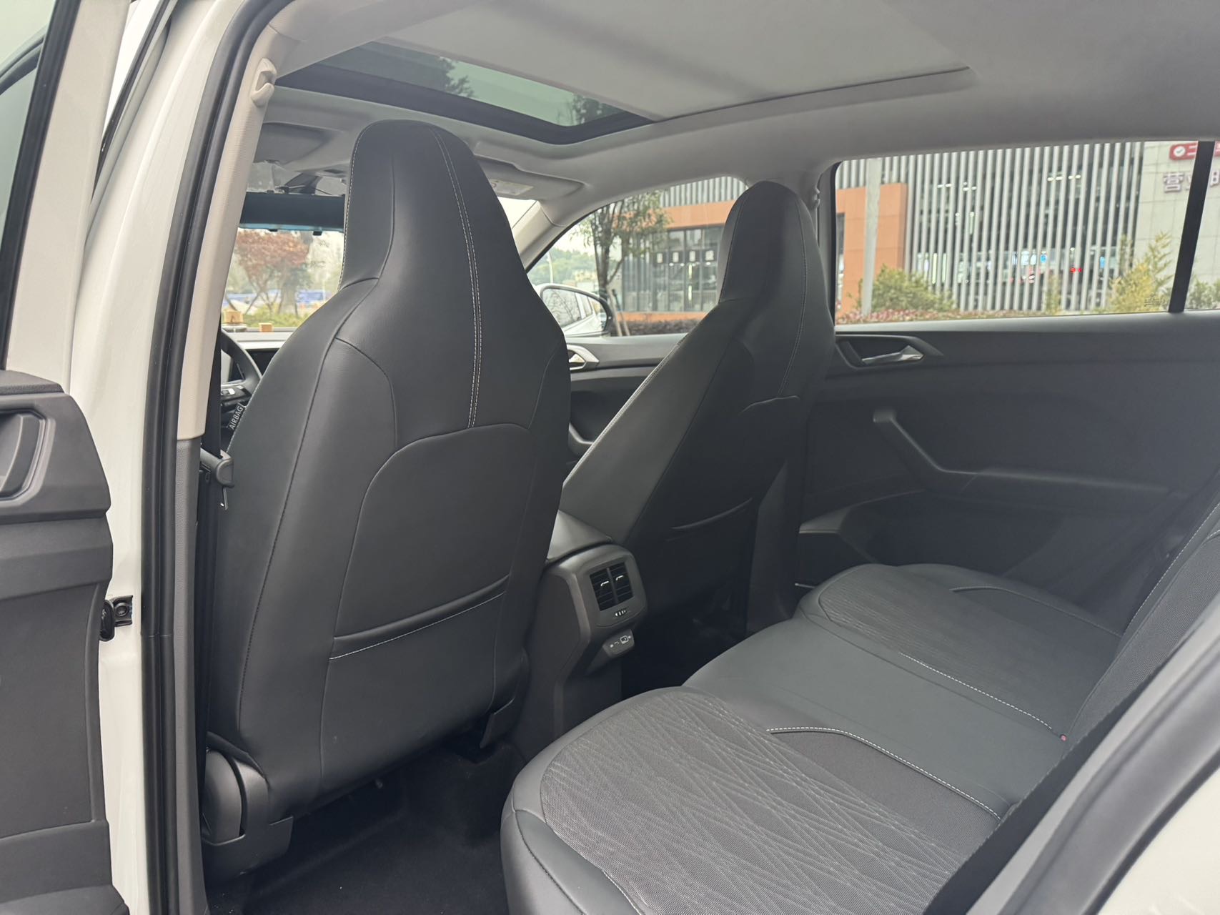 Volkswagen T-Cross 2024 car image #9