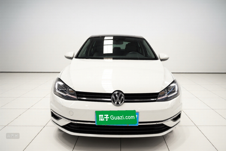 Volkswagen Golf 2020 car image #3