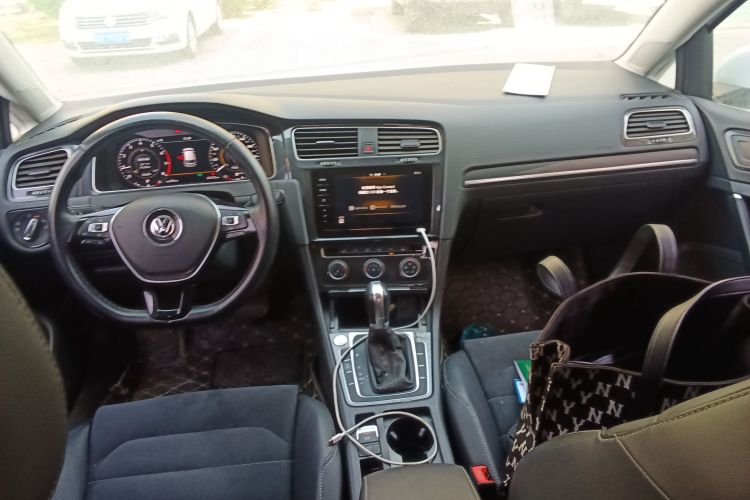 Volkswagen Golf 2020 car image #7