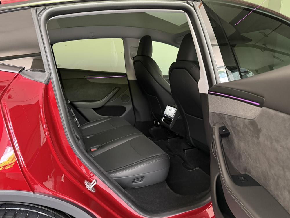 Tesla Model Y 2025 car image #11