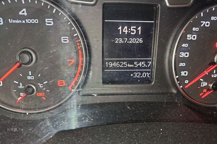 Audi Q3 2015 car image #14