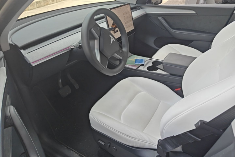 Tesla Model Y 2024 #15 Tesla Model Y 2024 car image #15