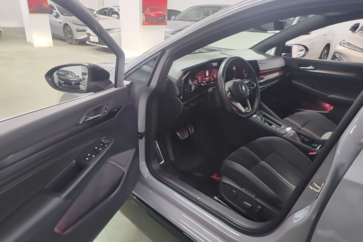 Volkswagen Golf 2024 car image #16
